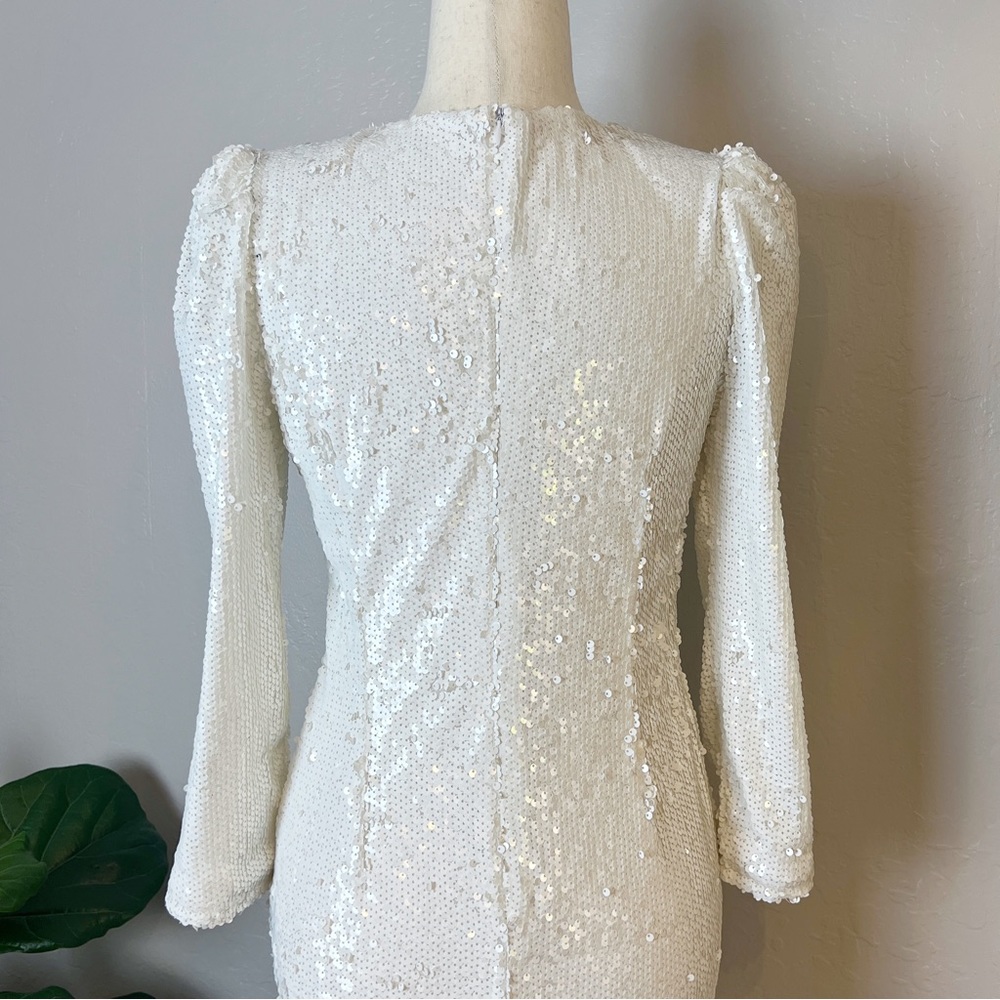 ✖️SOLD✖️•LULU’S• Shimmer In Your Eyes White Sequin Long Sleeve Maxi Dress Size M - Picture 8 of 13